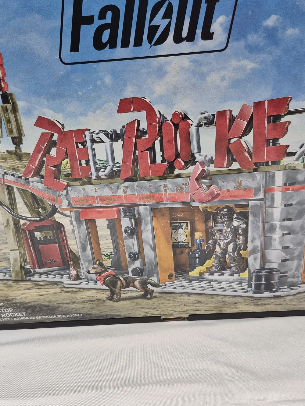 Fallout Nuka-World Buildable Set - Red, Blue, Tan Box